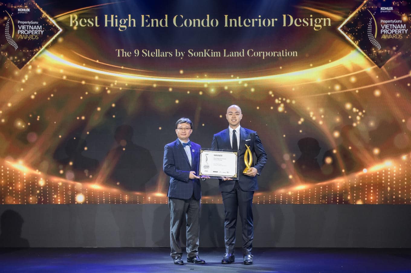 Đại diện SonKim Land nhận giải thưởng Thiết kế nội thất căn hộ tốt nhất cho dự án The 9 Stellars.